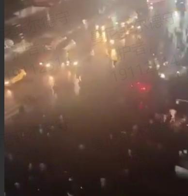 乐鱼体育官方入口-欣喜若狂，民主刚果球迷深夜庆祝球队时隔52年重返世界杯正赛